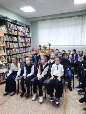 Ученики 1б класса побывали на экскурсии в Городской библиотеке №2