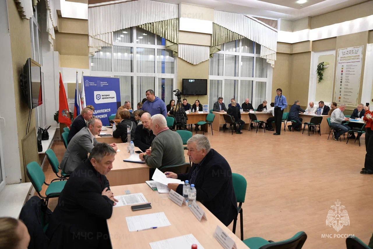 В Дмитрове сотрудники МЧС России встретились с представителями бизнес-сообщества В Дмитрове сотрудники МЧС России встретились с представителями бизнес-сообщества