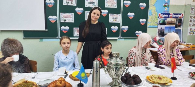 Сегодня, 1 ноября 2025 года, в МБОУ лицее №4 состоялась встреча, посвящённая Дню народного единства