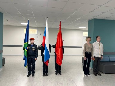 1 ноября встречает нас еженедельной торжественной линейкой с поднятием флага и гимном