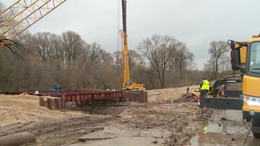 В Серпухове в активной стадии работы на двух дорожных путях сообщения - в деревнях Бутурлино и Лукино