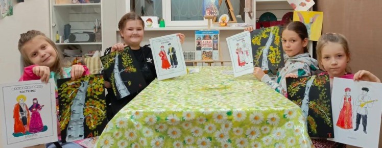 В преддверии Дня народного единства Крюковская библиотека муниципального округа Чехов пригласила юных гостей в увлекательное путешествие по нашей большой стране!