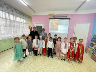 В рамках реализации проекта по духовно - нравственному и гражданско - патриотическому воспитанию «Добрый сад» в дошкольном отделении МБОУ Любучанской СОШ (п. Любучаны) м.о.Чехов воспитатели подготовительной к школе группы