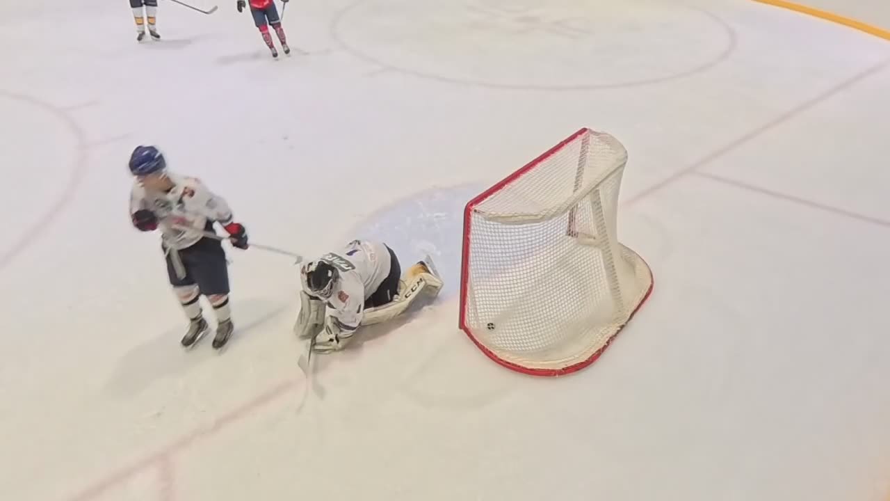 Команда Губернского колледжа одержала яркую победу в студенческой хоккейной лиге