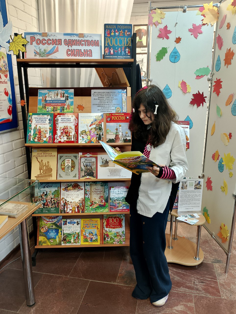 Стихотворения к празднику торжественно читали дети в чеховской библиотеке Стихотворения к празднику торжественно читали дети в чеховской библиотеке