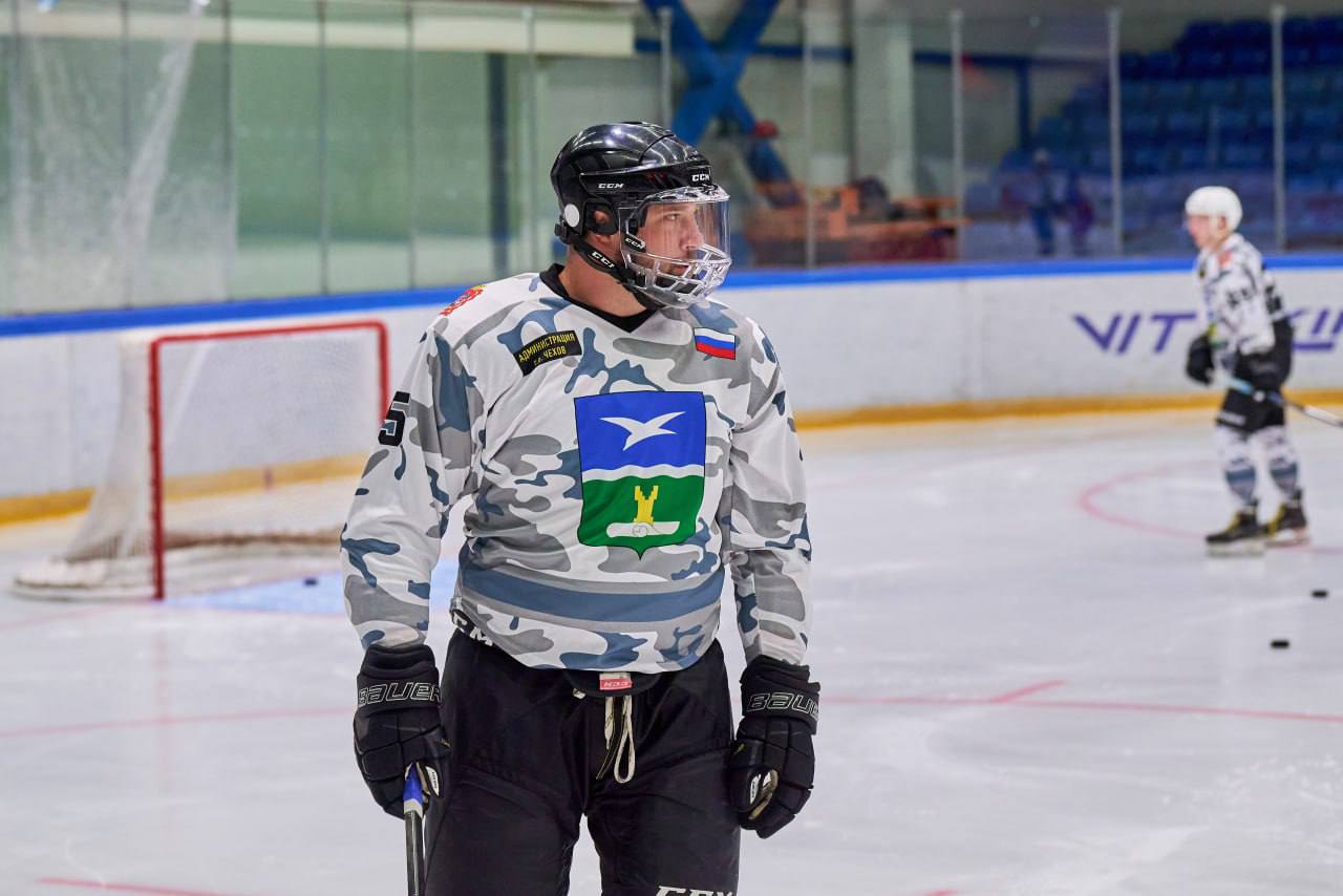 Михаил Собакин: Быть на льду и играть в хоккей в любое время года для меня уже не просто увлечение, но и потребность поддерживать физическую форму