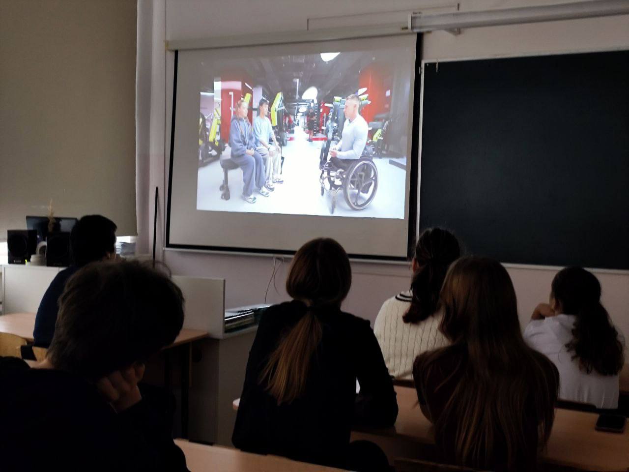 1 ноября в нашей школе прошли традиционные занятия «Разговоры о важном» по теме «Общество безграничных возможностей» 1 ноября в нашей школе прошли традиционные занятия «Разговоры о важном» по теме «Общество безграничных возможностей»