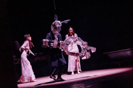 «Это кроличья нора. Если не прыгнешь, то никогда не узнаешь, что там. Такой вот закон кроличьей норы…»