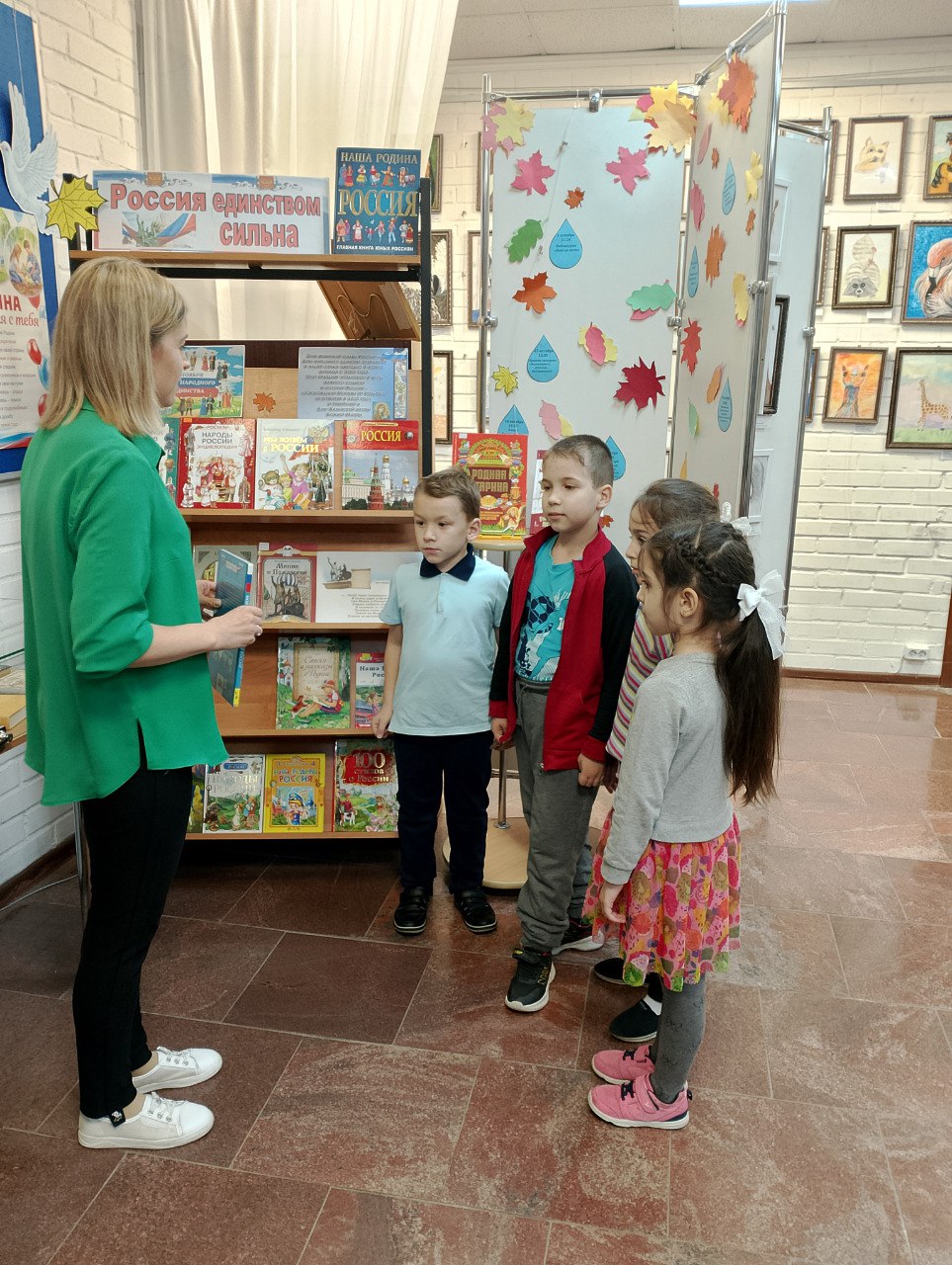 Стихотворения к празднику торжественно читали дети в чеховской библиотеке Стихотворения к празднику торжественно читали дети в чеховской библиотеке