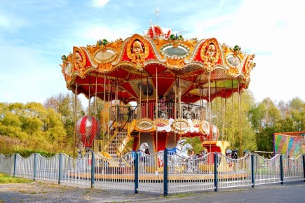 Внимание.. Карусель "Сказка" в городском парке Чехов работает в праздничные дни по следующему графику: 3 и 4 ноября с 11:00 - 20:00
