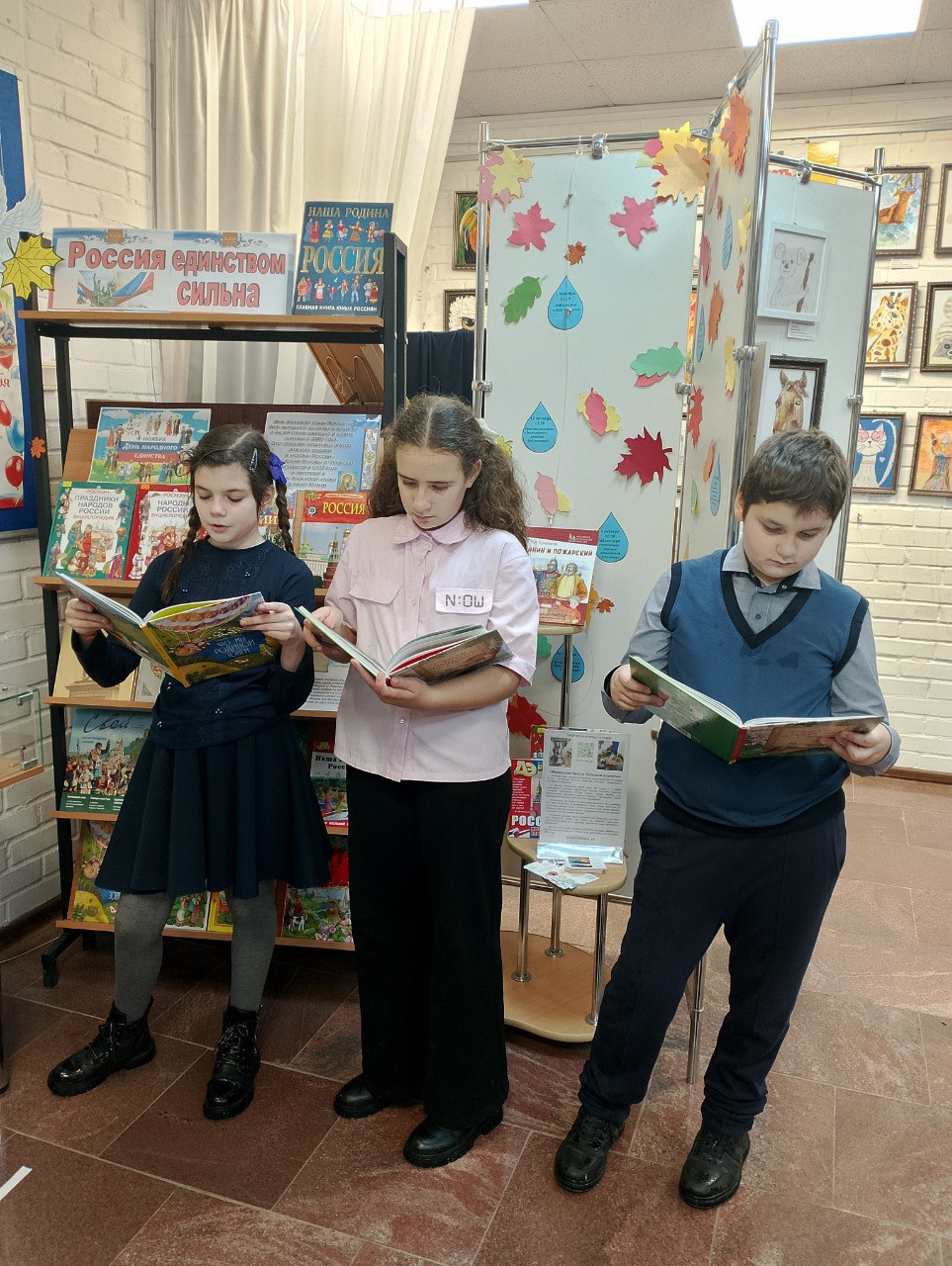 Стихотворения к празднику торжественно читали дети в чеховской библиотеке Стихотворения к празднику торжественно читали дети в чеховской библиотеке