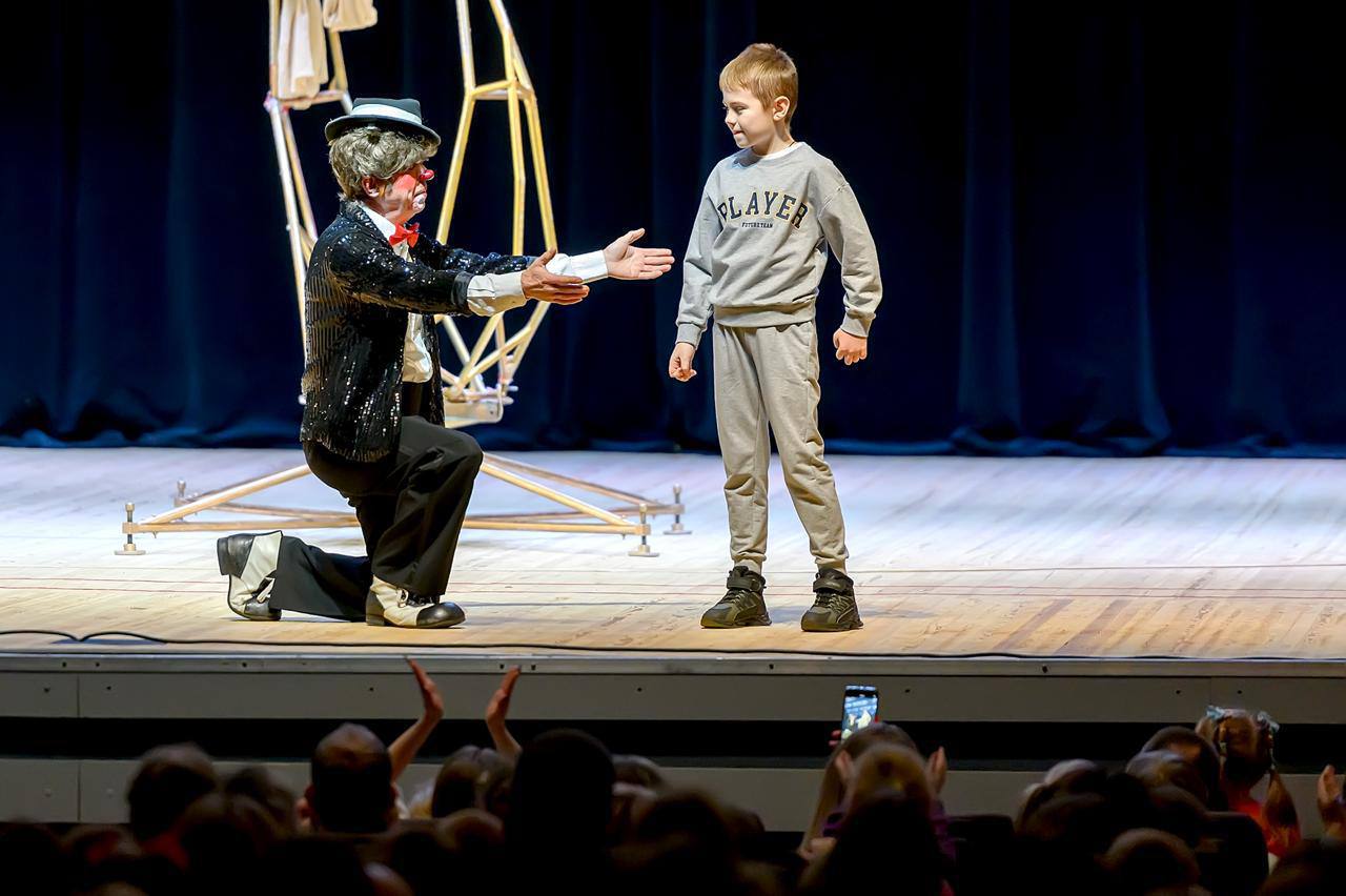 «Веселые приключения»: в ДК «Октябрь» состоялось яркое цирковое шоу «Веселые приключения»: в ДК «Октябрь» состоялось яркое цирковое шоу