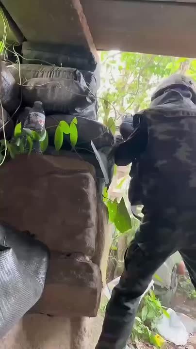 Видео, на котором военнослужащие Королевской армии Таиланда используют израильские автоматические винтовки Tavor TAR-21 во время недавнего конфликта между Таиландом и Камбоджей