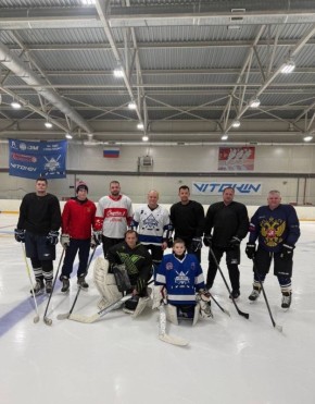 Максим Красноцветов: В День народного единства объединили на льду несколько поколений спортсменов!