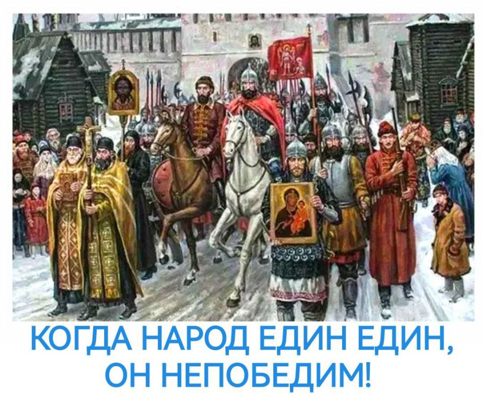 Андрей Климов: Гуляя вчера по родной Перми заметил трио молодых людей, судя по "брендированному прикиду"