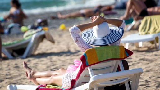 В 50 как у младенца: как загорать и сохранить нежность кожи, объяснила врач