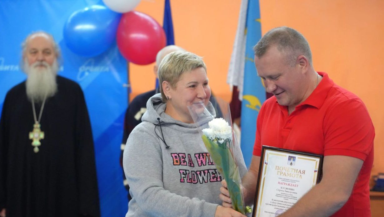 Вместе с депутатом Госдумы Сергеем Александровичем Пахомовым заехали в п. Реммаш поздравить коллектив физкультурно-оздоровительного комплекса «Орбита» с 55-летием с момента открытия Вместе с депутатом Госдумы Сергеем Александровичем Пахомовым заехали в п. Реммаш поздравить коллектив физкультурно-оздоровительного комплекса «Орбита» с 55-летием с момента открытия