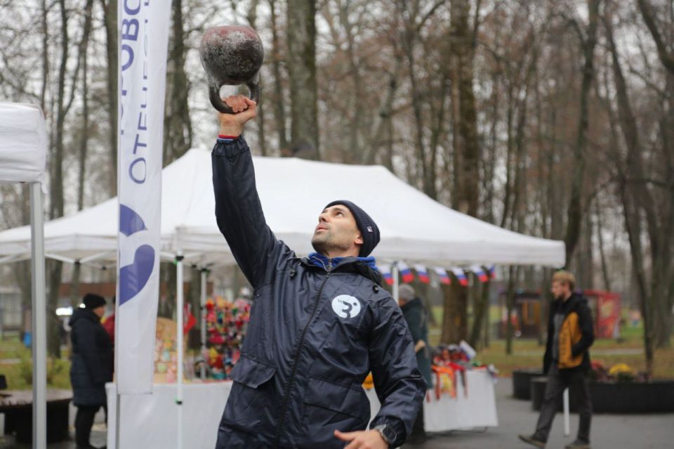 В парке им. Олега Степанова, парке Принарском и в д. Сераксеево отметили День народного единства