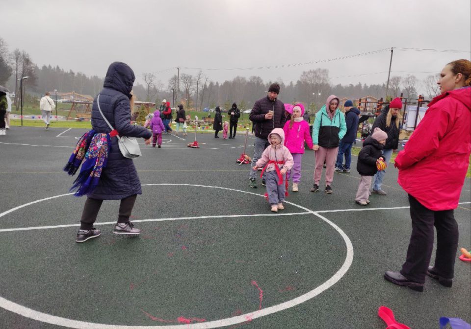 В парке им. Олега Степанова, парке Принарском и в д. Сераксеево отметили День народного единства В парке им. Олега Степанова, парке Принарском и в д. Сераксеево отметили День народного единства