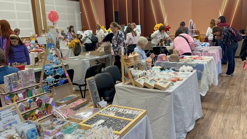 В домодедовском ГДКиС «Мир» проходит выставка мастеров рукоделия «Миромаркет» В домодедовском ГДКиС «Мир» проходит выставка мастеров рукоделия «Миромаркет»