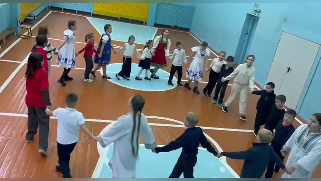 Активисты Движения Первых МБОУ СОШ3 поздравляют с Днём народного единства!