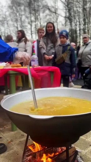 Главное угощение праздника — 200 литров горячих, душистых щей прямо с огня!