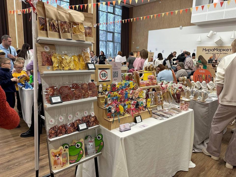 В домодедовском ГДКиС «Мир» проходит выставка мастеров рукоделия «Миромаркет» В домодедовском ГДКиС «Мир» проходит выставка мастеров рукоделия «Миромаркет»