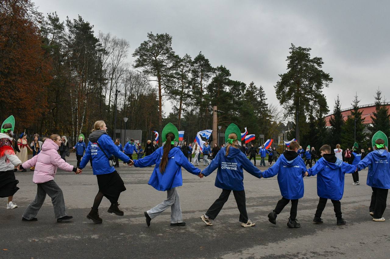 В честь Дня народного единства молодогвардейцы из Жуковского организовали праздничное шествие В честь Дня народного единства молодогвардейцы из Жуковского организовали праздничное шествие