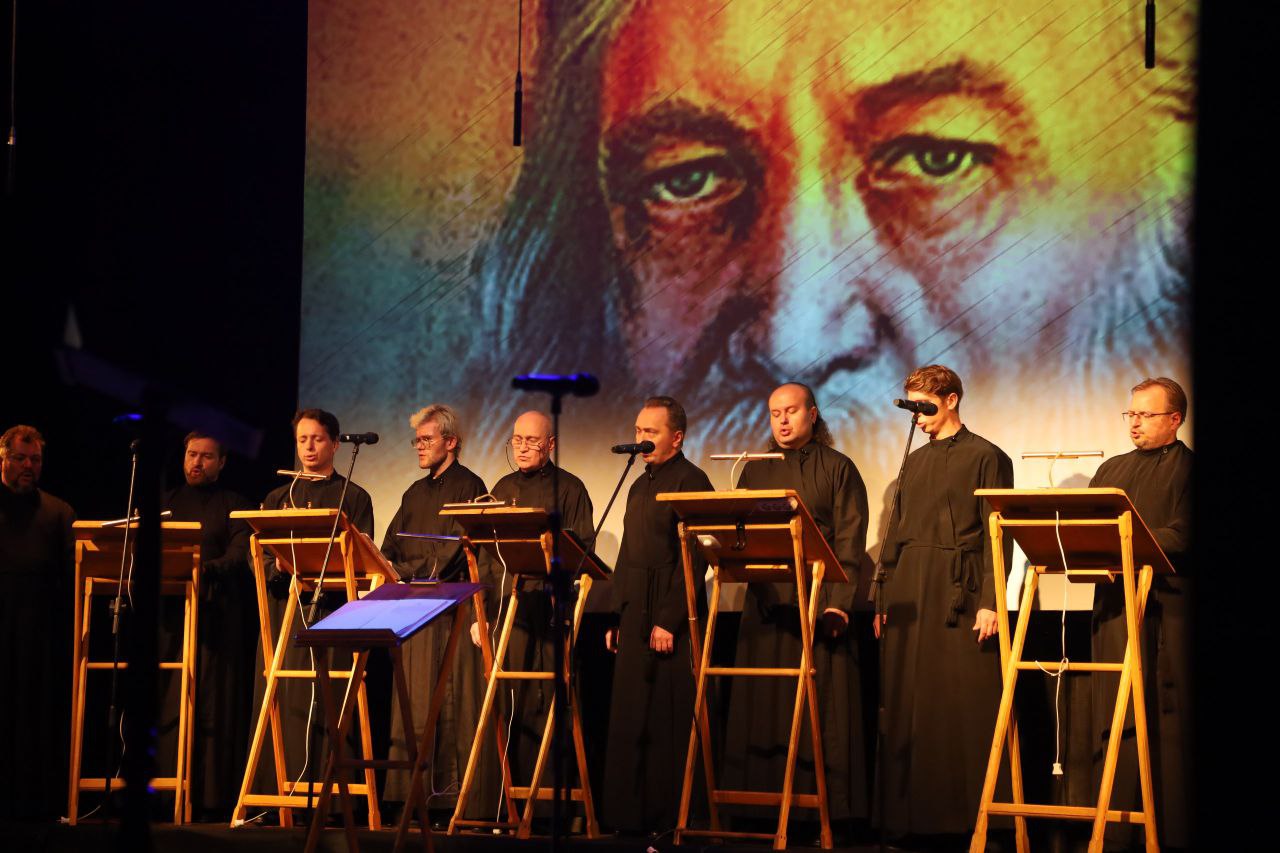 Юные артисты образцовой хоровой студии «Росинка» выступили на серпуховской сцене ДК «Россия» в совместном проекте с Большим детским хором имени В.С. Попова Юные артисты образцовой хоровой студии «Росинка» выступили на серпуховской сцене ДК «Россия» в совместном проекте с Большим детским хором имени В.С. Попова