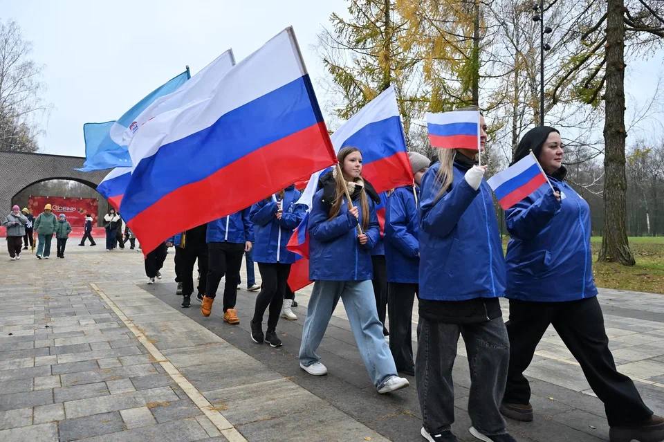 В Ступино отметили День народного единства флешмобом, творческими и спортивными мастер-классами В Ступино отметили День народного единства флешмобом, творческими и спортивными мастер-классами