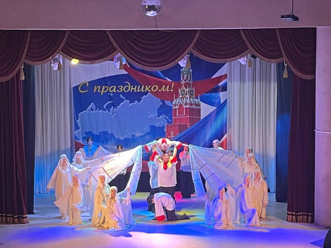 250гостей собрал праздничный концерт в Доме культуры «Машиностроитель» 250гостей собрал праздничный концерт в Доме культуры «Машиностроитель»