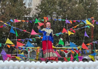 В Детском парке для гостей выступили творческие коллективы Дома культуры им. 1 Мая