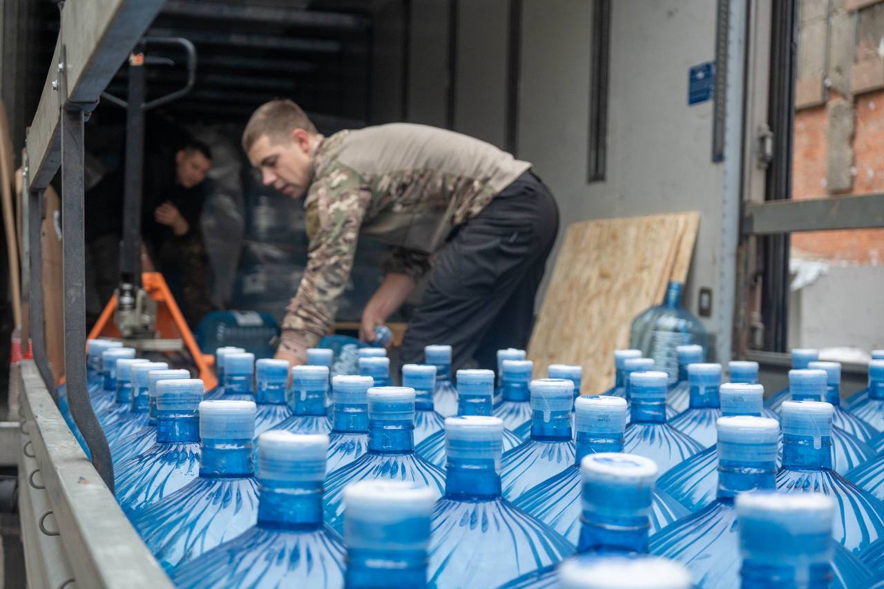 СВОи Zдесь. НАРОДНОЕ ЕДИНСТВО! Вместе мы сила: более 40 тонн «Королевской Воды» доставлены на Донбасс в День Народного Единства! В День Народного Единства, как никогда важно чувствовать свою причастность к одной большой... СВОи Zдесь. НАРОДНОЕ ЕДИНСТВО! Вместе мы сила: более 40 тонн «Королевской Воды» доставлены на Донбасс в День Народного Единства! В День Народного Единства, как никогда важно чувствовать свою причастность к одной большой...