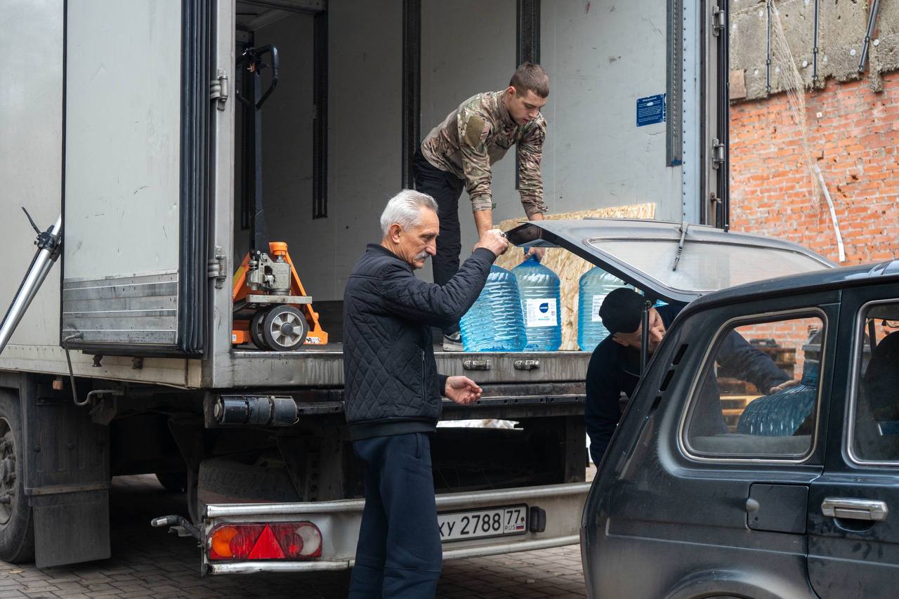 СВОи Zдесь. НАРОДНОЕ ЕДИНСТВО! Вместе мы сила: более 40 тонн «Королевской Воды» доставлены на Донбасс в День Народного Единства! В День Народного Единства, как никогда важно чувствовать свою причастность к одной большой... СВОи Zдесь. НАРОДНОЕ ЕДИНСТВО! Вместе мы сила: более 40 тонн «Королевской Воды» доставлены на Донбасс в День Народного Единства! В День Народного Единства, как никогда важно чувствовать свою причастность к одной большой...