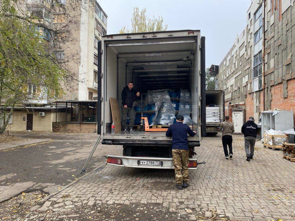 СВОи Zдесь. НАРОДНОЕ ЕДИНСТВО! Вместе мы сила: более 40 тонн «Королевской Воды» доставлены на Донбасс в День Народного Единства! В День Народного Единства, как никогда важно чувствовать свою причастность к одной большой... СВОи Zдесь. НАРОДНОЕ ЕДИНСТВО! Вместе мы сила: более 40 тонн «Королевской Воды» доставлены на Донбасс в День Народного Единства! В День Народного Единства, как никогда важно чувствовать свою причастность к одной большой...