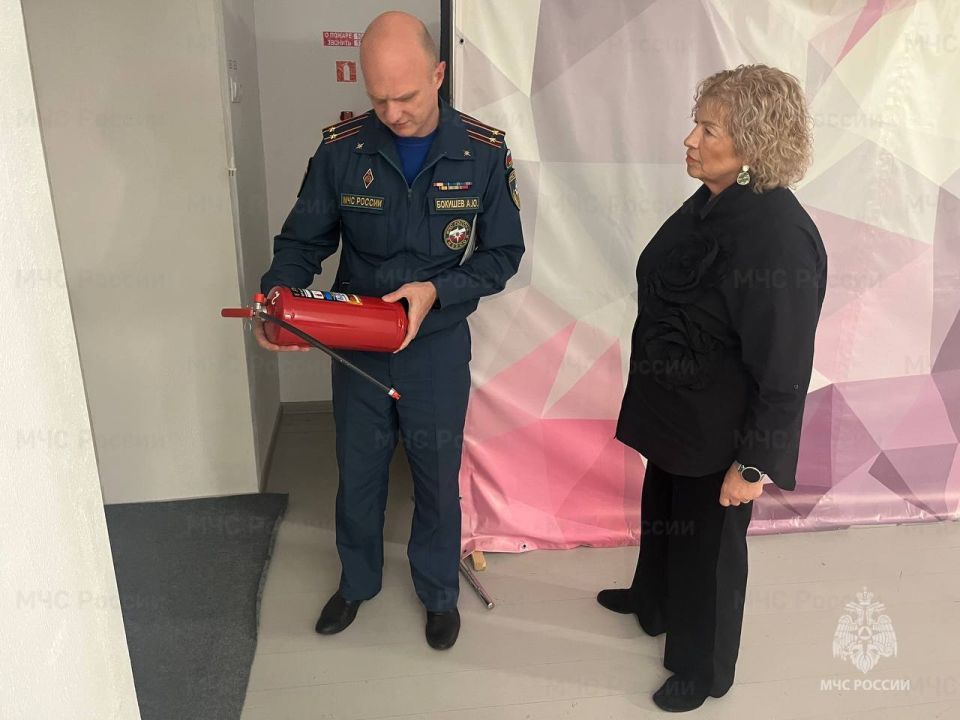 Сотрудники чрезвычайного ведомства Подмосковья приняли участие в праздничных мероприятиях Сотрудники чрезвычайного ведомства Подмосковья приняли участие в праздничных мероприятиях