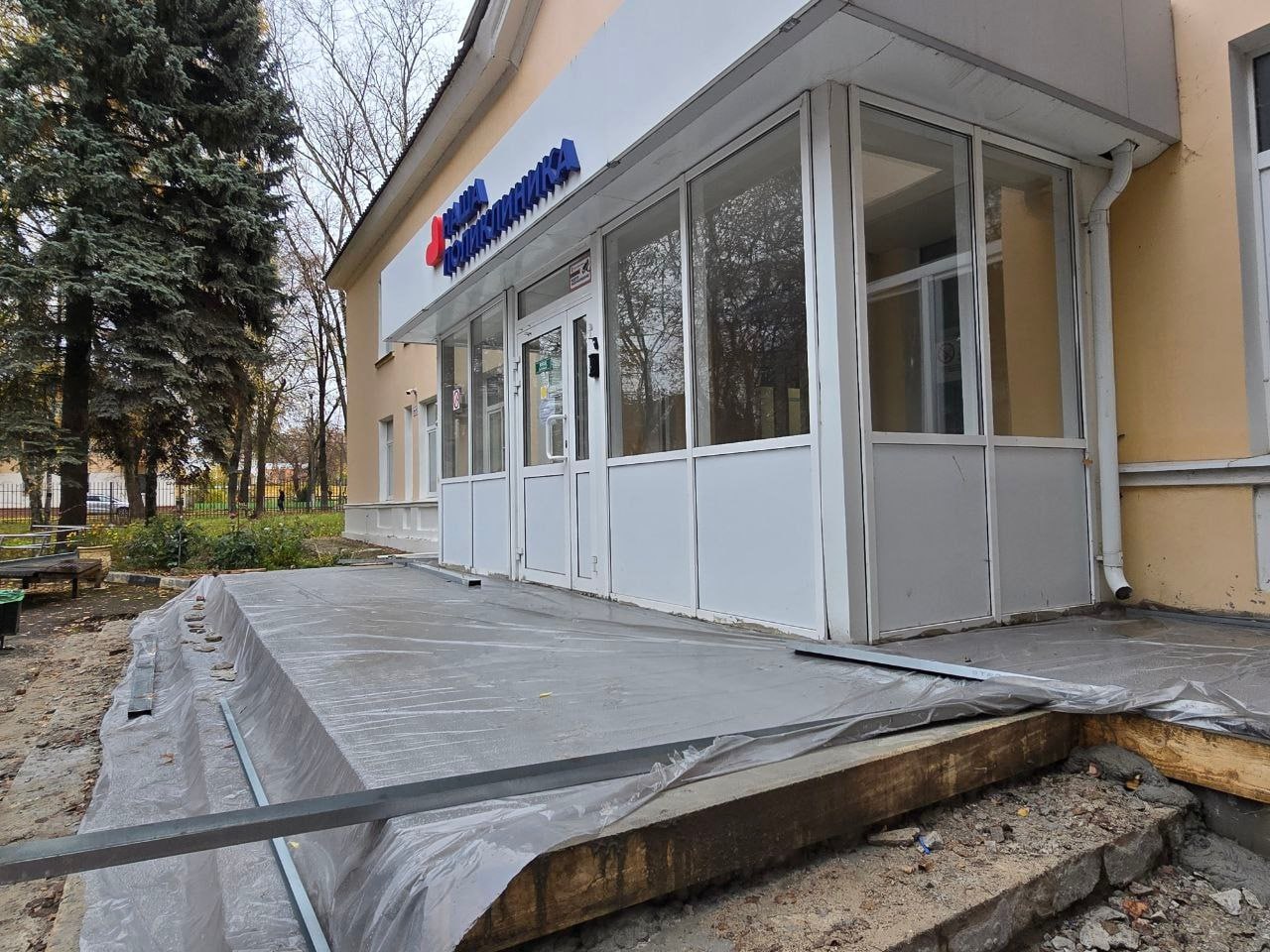 Сразу на семи объектах Коломенской больницы проводятся работы по текущему ремонту Сразу на семи объектах Коломенской больницы проводятся работы по текущему ремонту