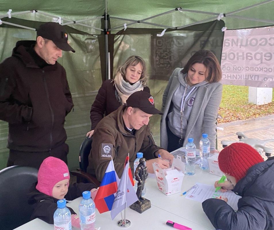 В городском парке Пушкино прошёл флешмоб «Письмо солдату»