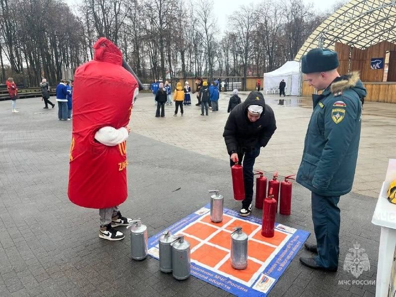 Сотрудники чрезвычайного ведомства Подмосковья приняли участие в праздничных мероприятиях Сотрудники чрезвычайного ведомства Подмосковья приняли участие в праздничных мероприятиях