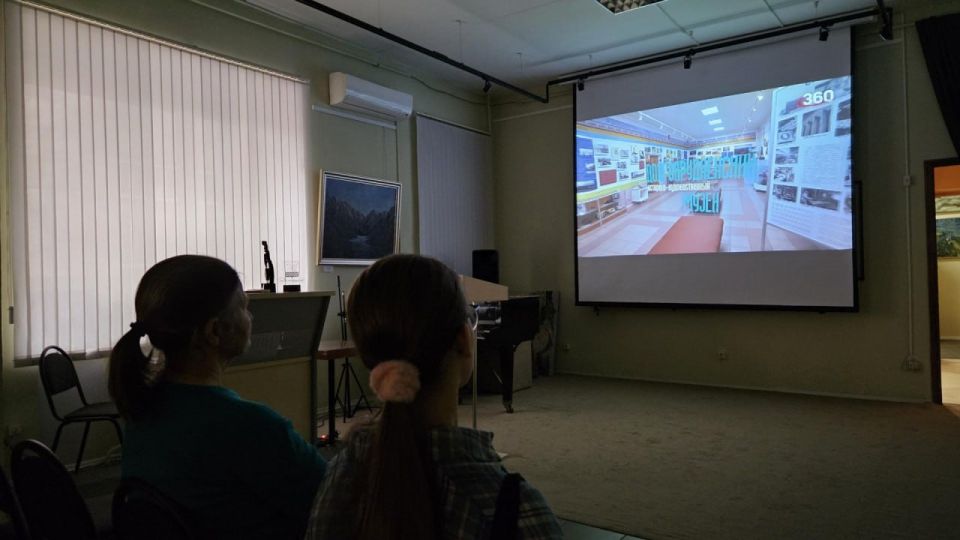 Культпросвет: жители Долгопрудного изучили историю города с фонариками Культпросвет: жители Долгопрудного изучили историю города с фонариками