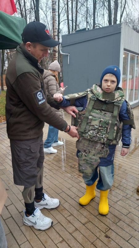 В городском парке Пушкино прошёл флешмоб «Письмо солдату» В городском парке Пушкино прошёл флешмоб «Письмо солдату»