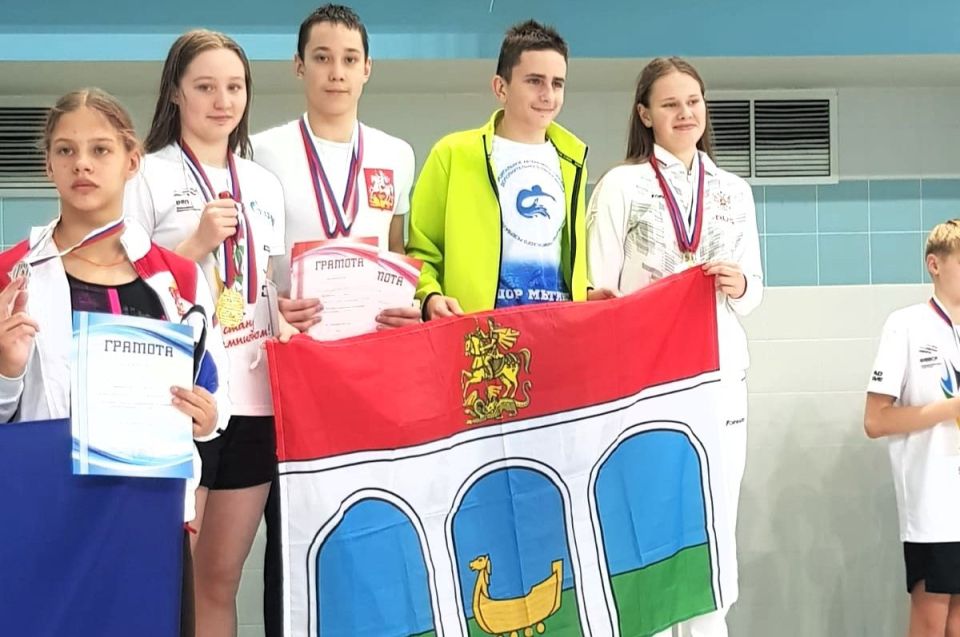 Юные пловцы из Мытищ триумфально выступили на региональных соревнованиях