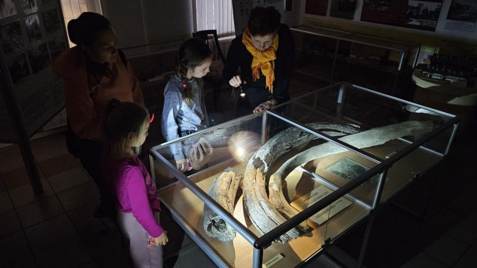 Культпросвет: жители Долгопрудного изучили историю города с фонариками Культпросвет: жители Долгопрудного изучили историю города с фонариками