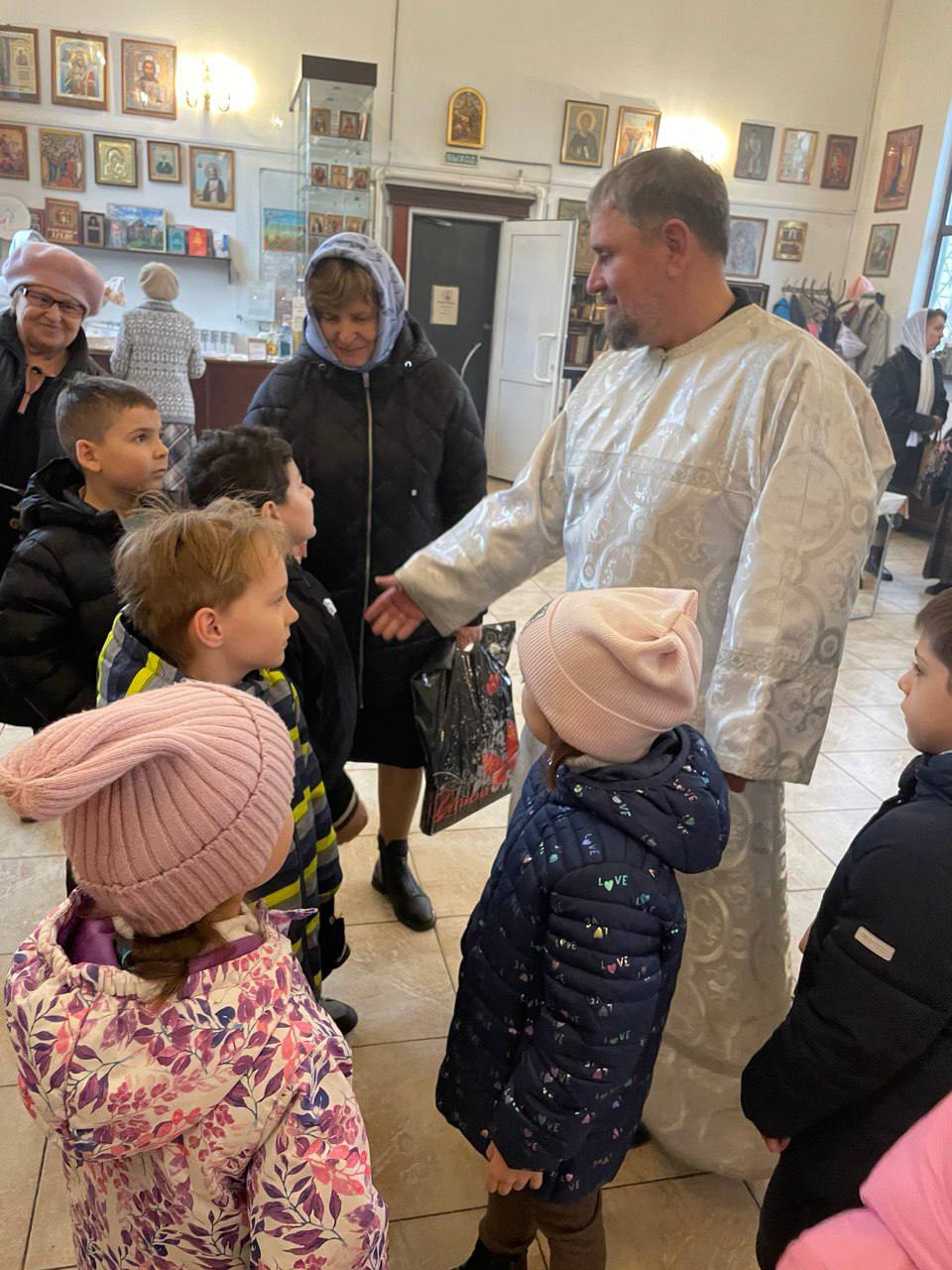 В рамках реализации проекта по духовно - нравственному и гражданско - патриотическому воспитанию «Добрый сад» в дошкольном отделении МБОУ Любучанская СОШ (п. Любучаны) м.о.Чехов воспитатели подготовительной к школе группы В рамках реализации проекта по духовно - нравственному и гражданско - патриотическому воспитанию «Добрый сад» в дошкольном отделении МБОУ Любучанская СОШ (п. Любучаны) м.о.Чехов воспитатели подготовительной к школе группы