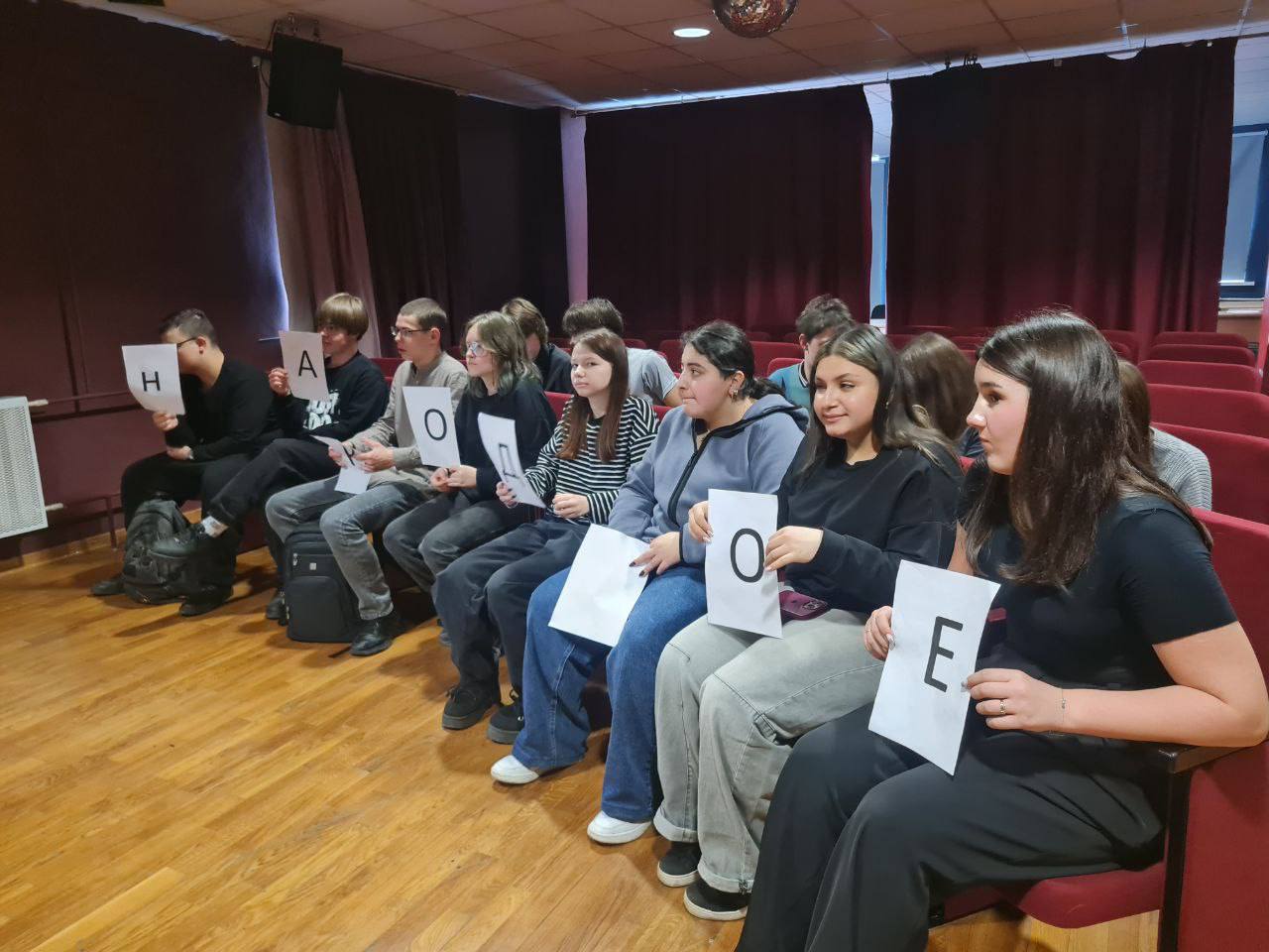 Патриотический квест познакомил молодежь с историей Дня народного единства Патриотический квест познакомил молодежь с историей Дня народного единства