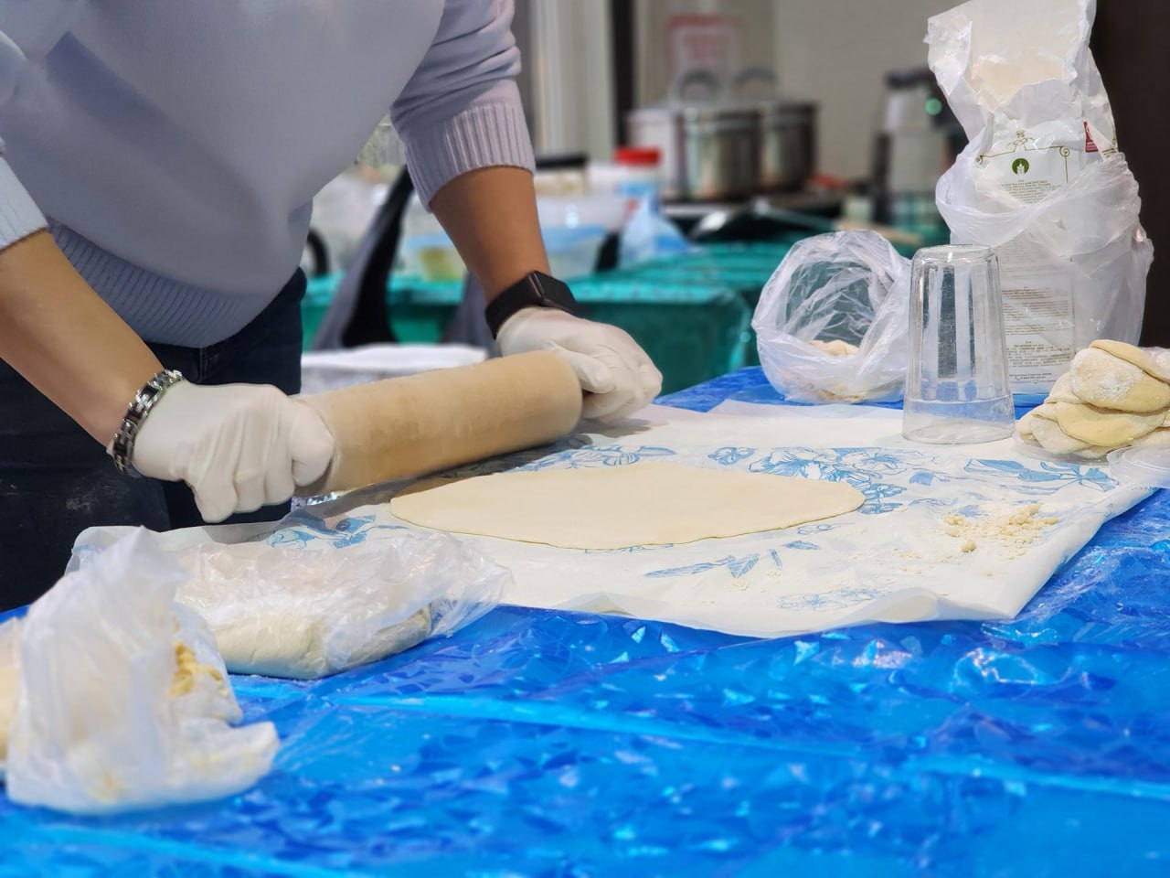 В камерном зале Центрального парка провели мастер-класс по лепке вареников В камерном зале Центрального парка провели мастер-класс по лепке вареников