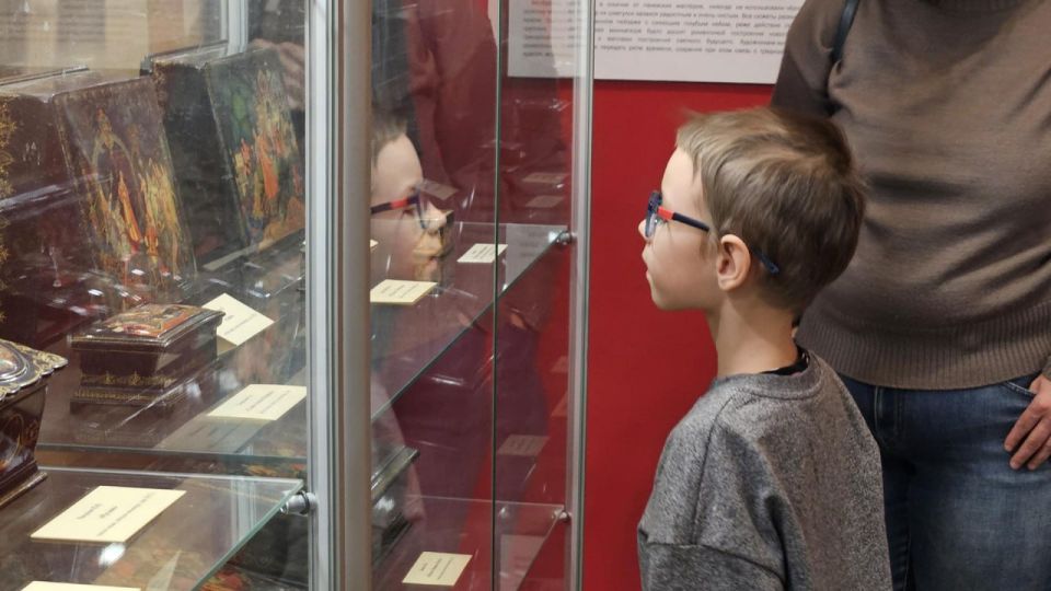 Культпросвет: жители Долгопрудного изучили историю города с фонариками Культпросвет: жители Долгопрудного изучили историю города с фонариками