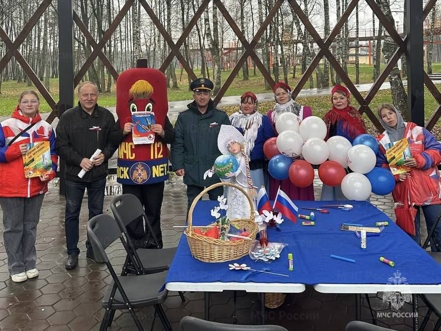Сотрудники чрезвычайного ведомства Подмосковья приняли участие в праздничных мероприятиях Сотрудники чрезвычайного ведомства Подмосковья приняли участие в праздничных мероприятиях