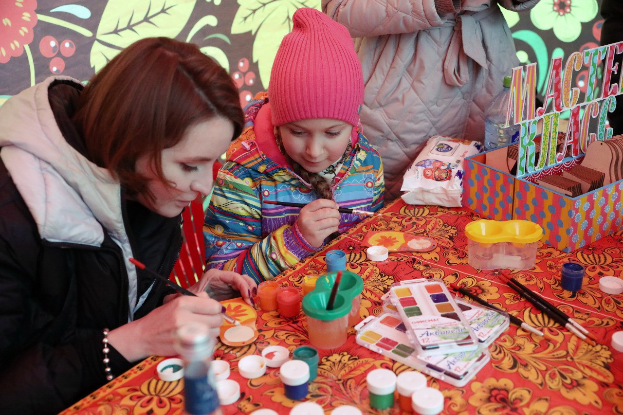 Концерты, выставки, угощения: в Долгопрудном отметили День народного единства Концерты, выставки, угощения: в Долгопрудном отметили День народного единства