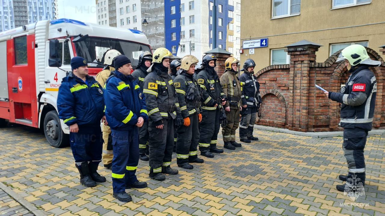 Пожарно-тактическое учение на высоте 140 метров в Красногорке Пожарно-тактическое учение на высоте 140 метров в Красногорке